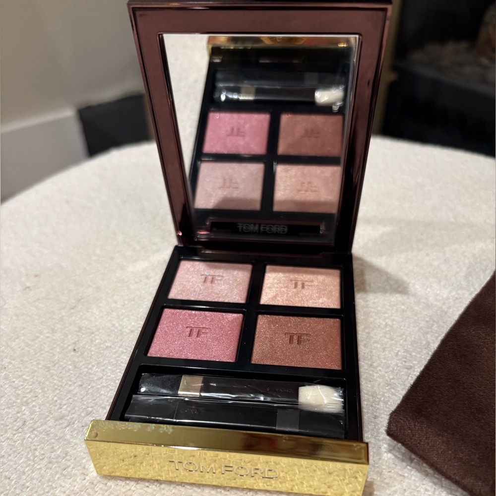 Tom Ford Eyeshadow quad - Pink and Rose Gold-  42 Hazy Sensuality New, no box